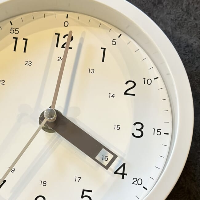 3COINS（スリーコインズ・スリコ）の知育時計