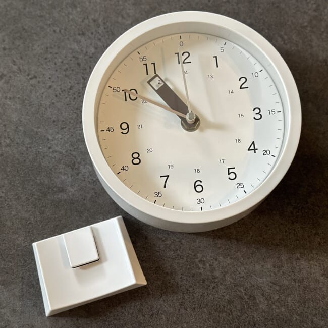 3COINS（スリーコインズ・スリコ）の知育時計