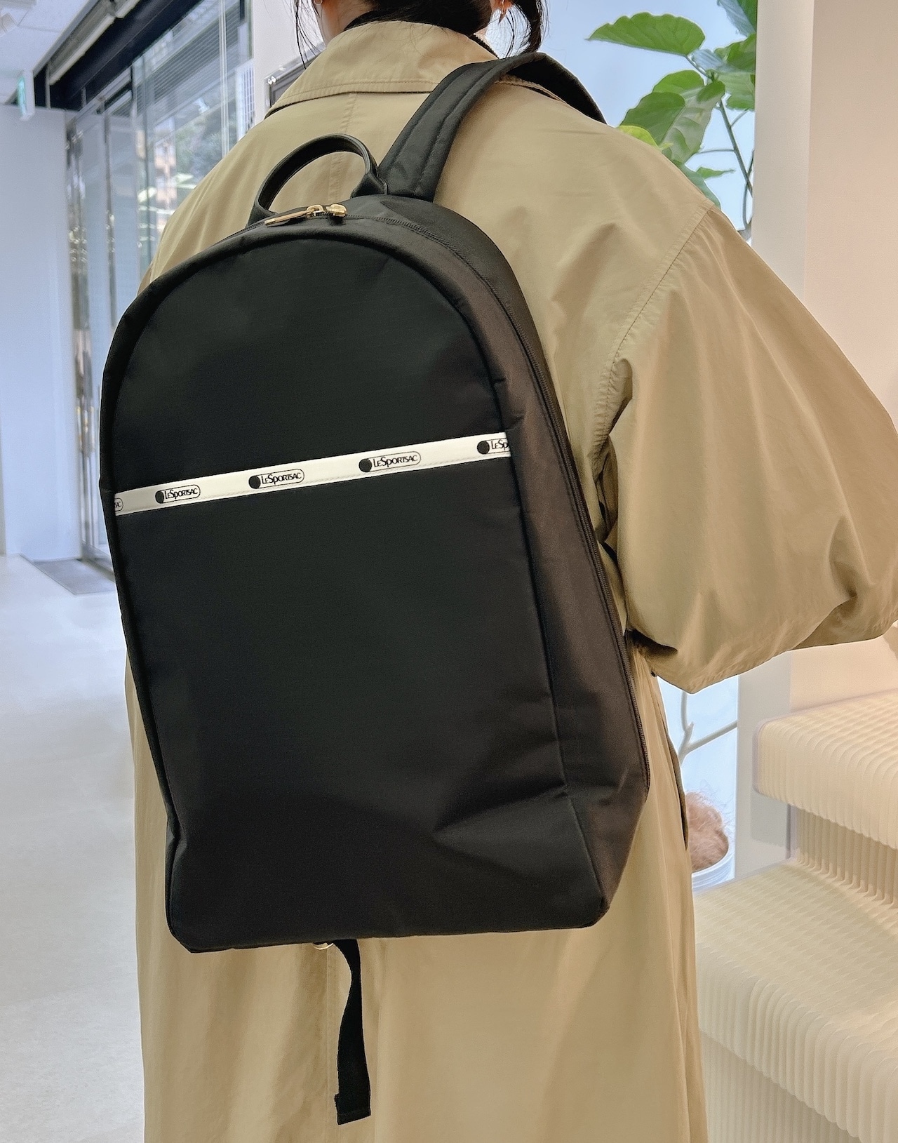 レスポートサック　アーバンエッセンス　At Avenue Backpackを背負った状態
