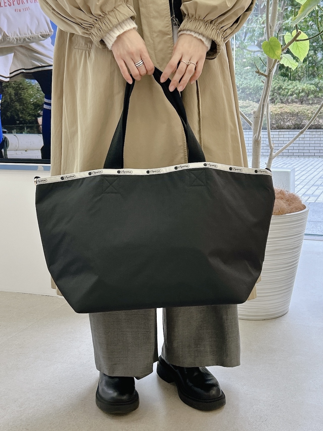 レスポートサック　アーバンエッセンス　At Avenue Toteを手持ち