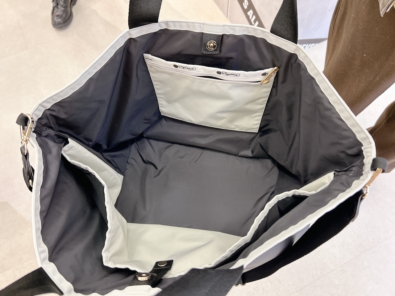 レスポートサック　アーバンエッセンス　At Avenue Tote内側