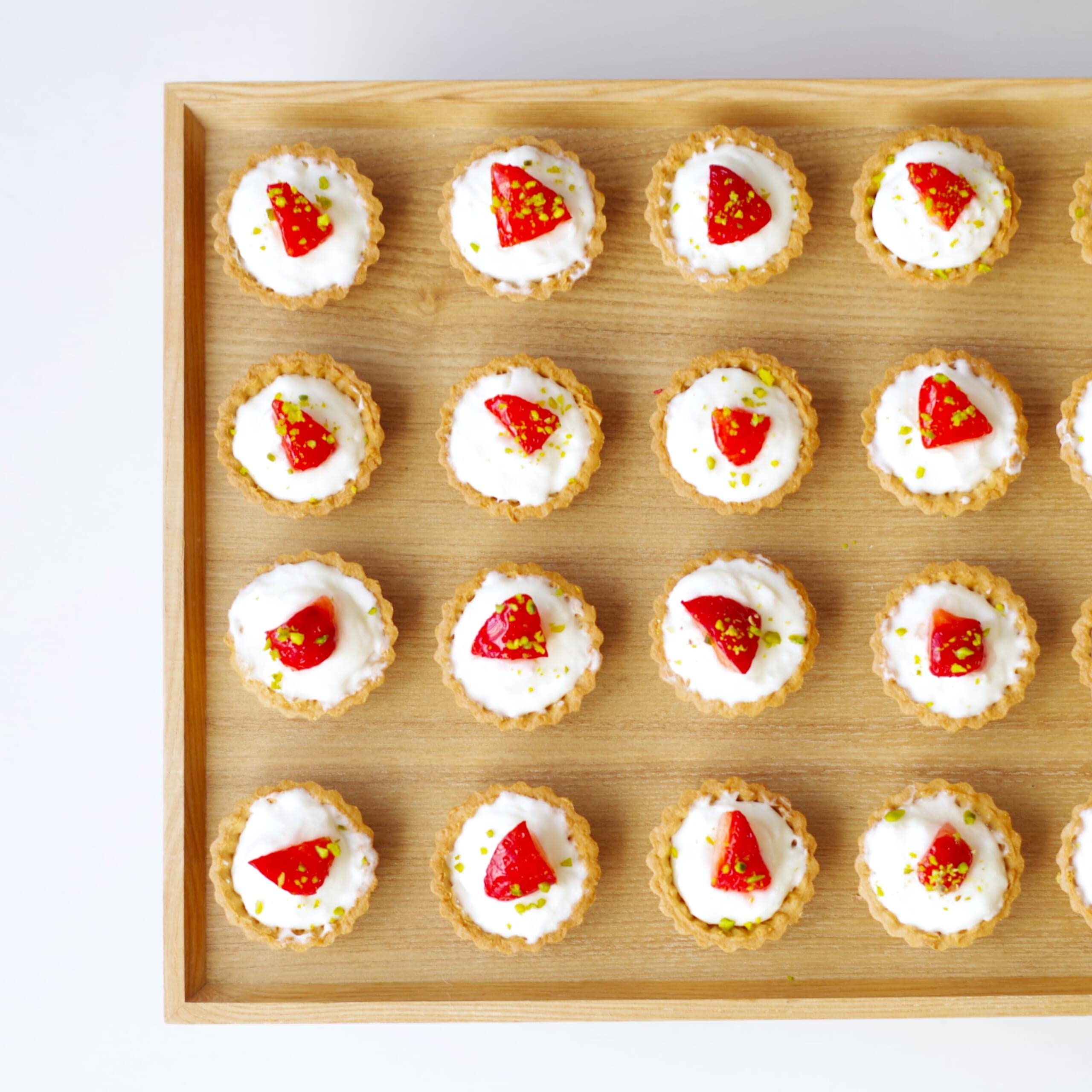 いちごのレアチーズムースタルト　ミニ　