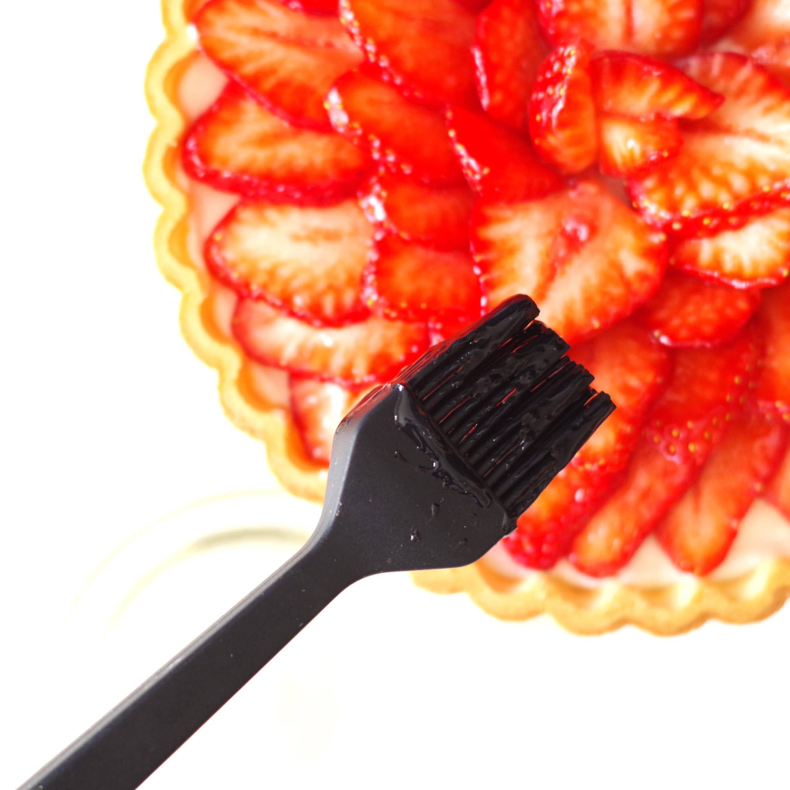 いちごのレアチーズムースタルト　（大）
ナパージュ