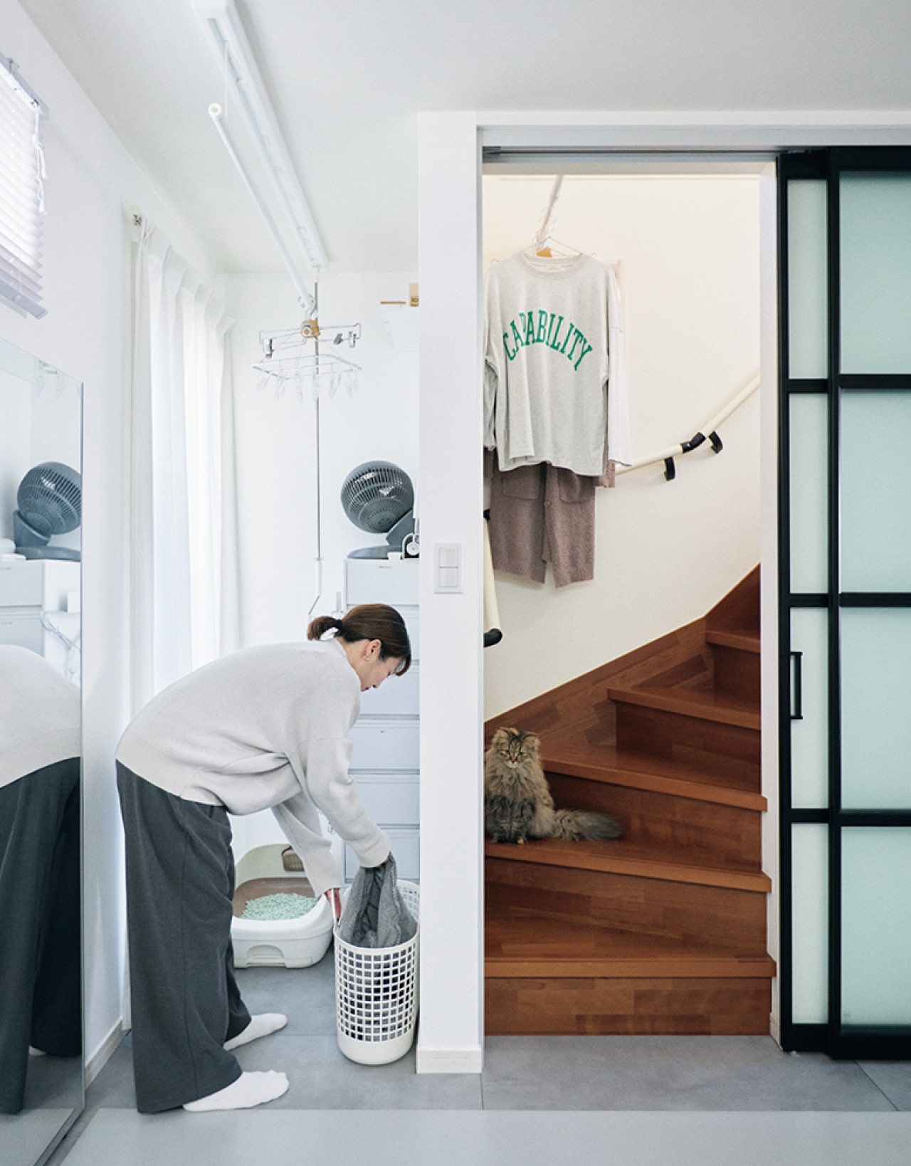 長女の服は3階への階段途中で受け渡し