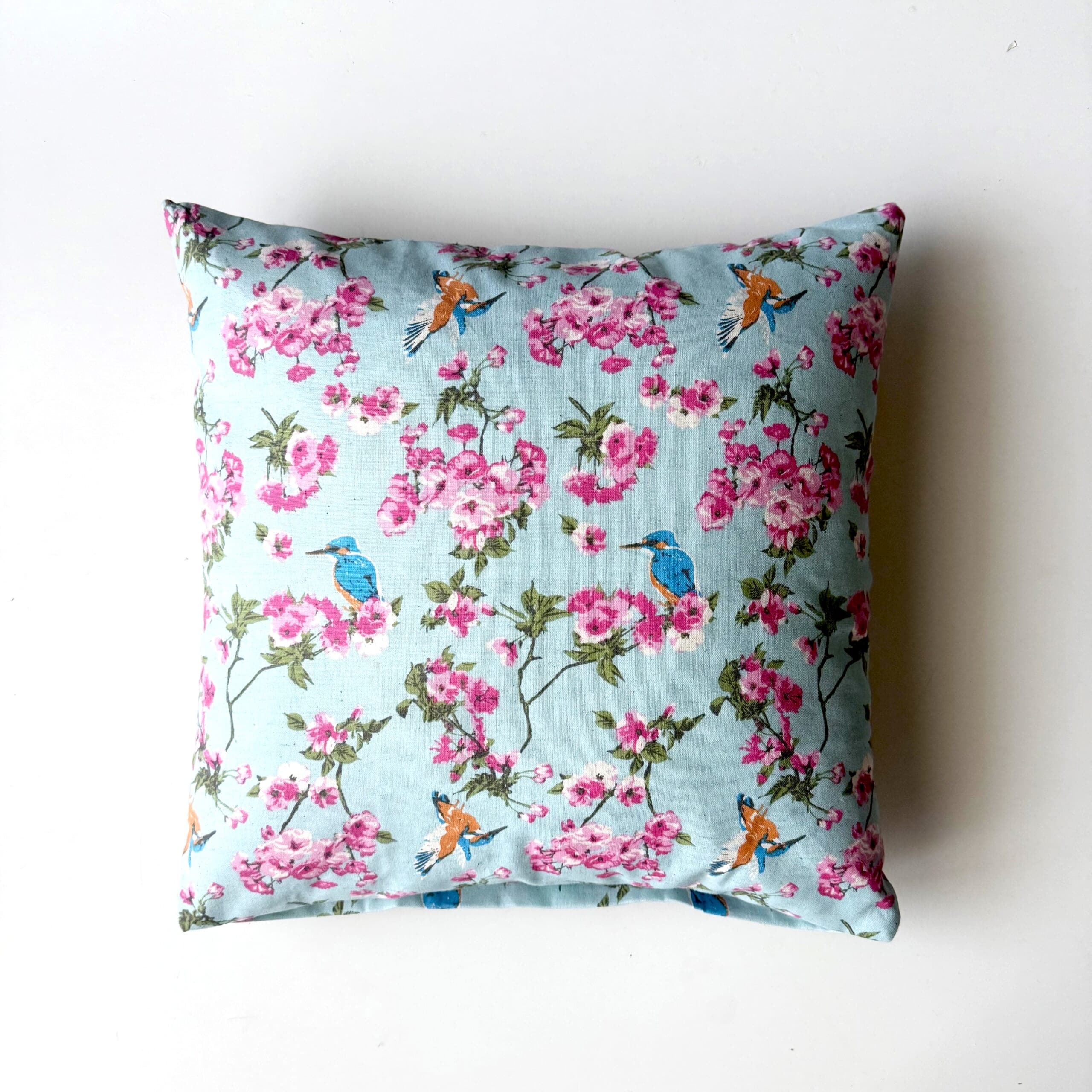 Madu（マディ）カワセミブルームのクッションカバー