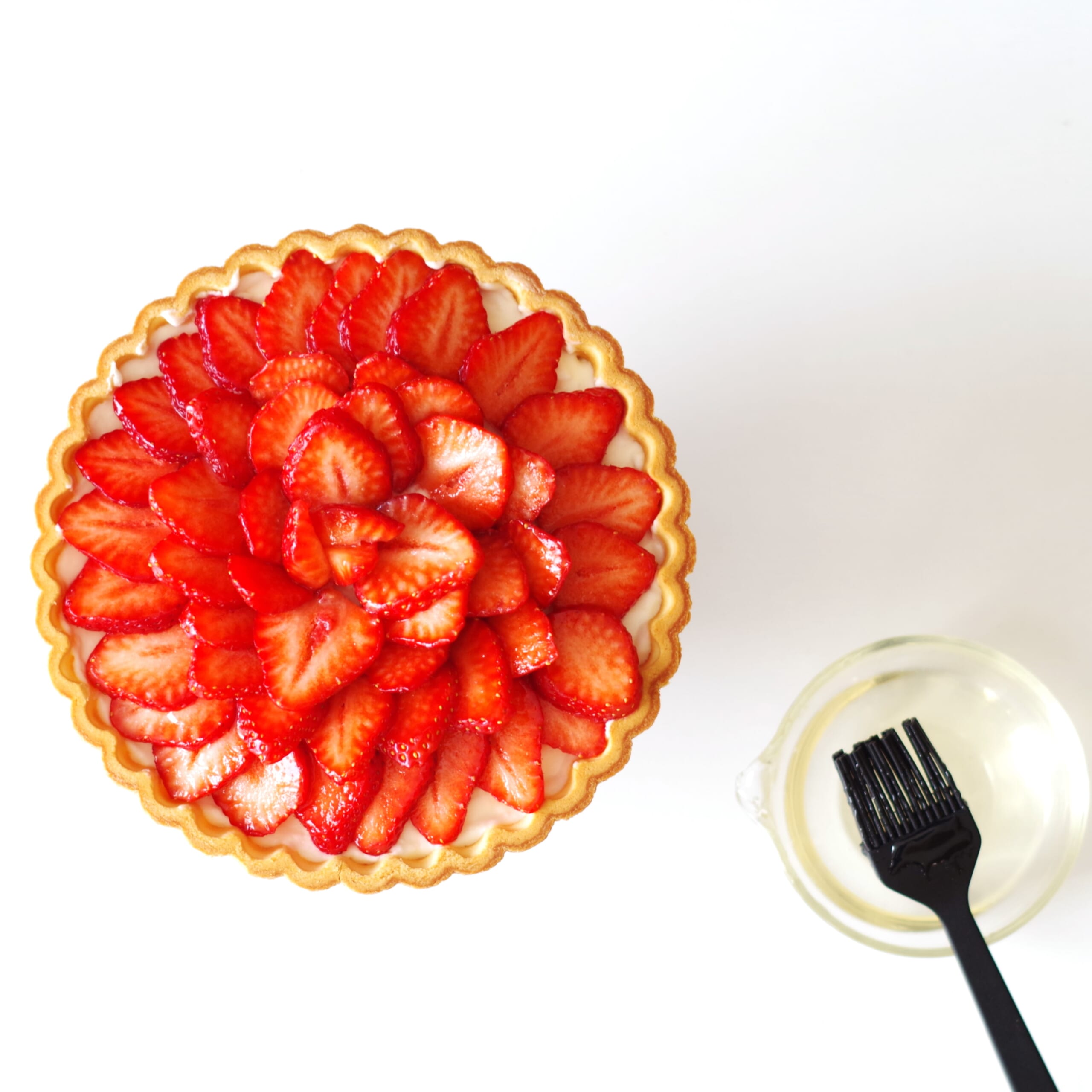 いちごのレアチーズムースタルト　　（大）ナパージュ