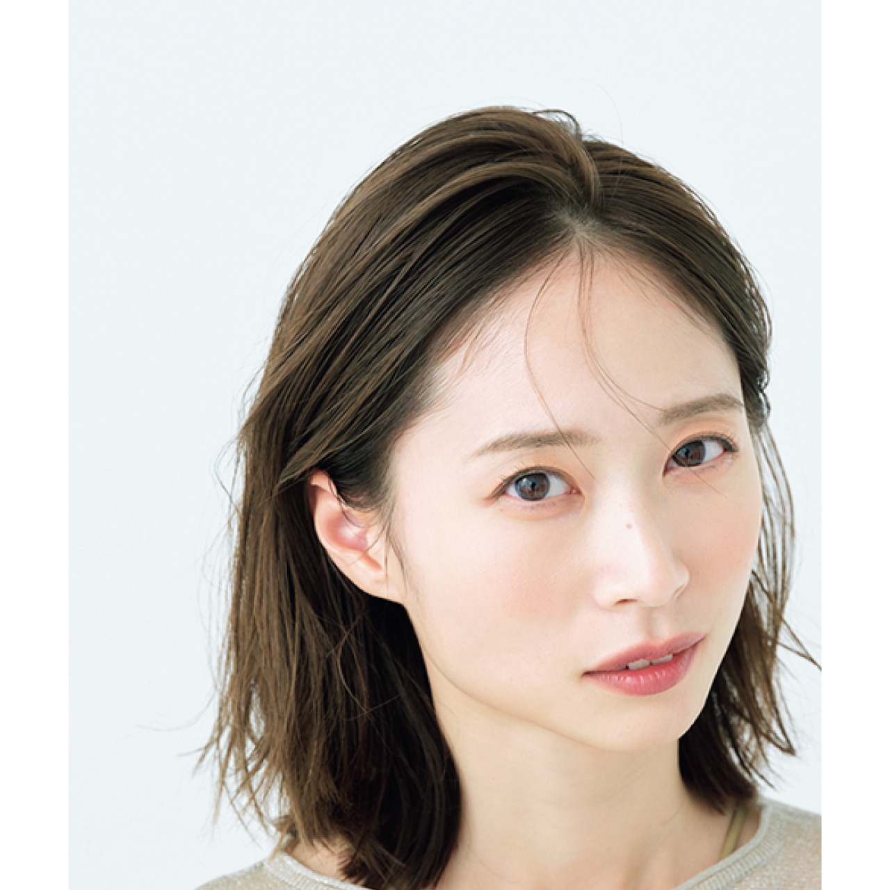 寝癖を味方にした、ほどよく無造作なヘアが心地よく決まる！