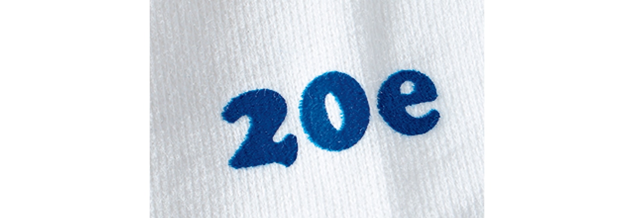 左の袖口にも「20e」のワンポイントをプラス。