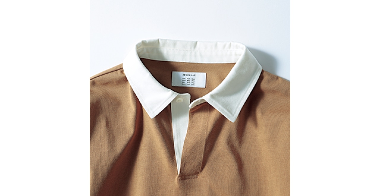 ボタンは一番上に1つだけ配置。真っ白な衿と前立てにはハリ感のある布帛を使用し、より上品な印象を演出。