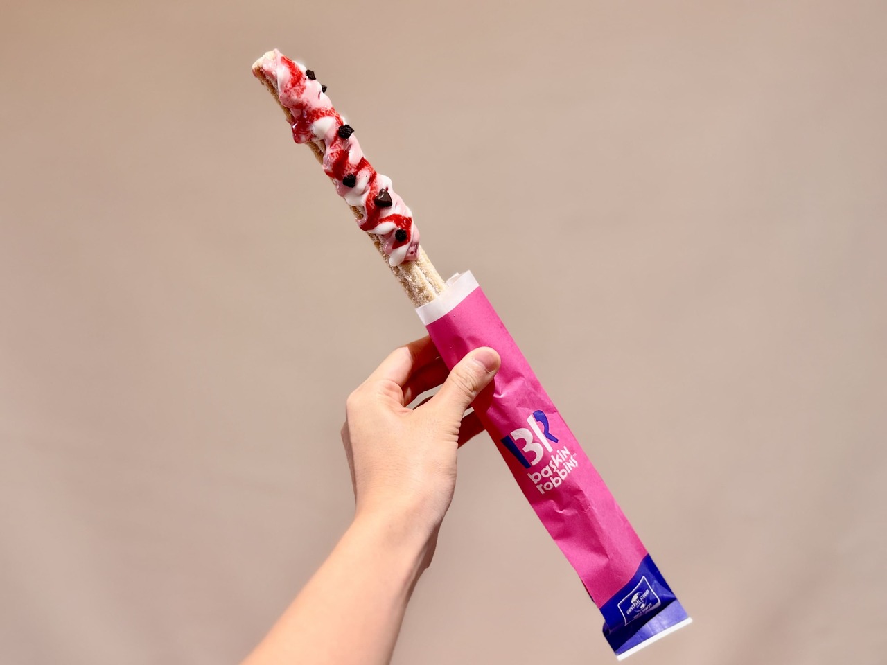 USJ25周年食べ歩きメニュー「サーティワン・チュリトス​ ～ラブポーションサーティワン～」全体