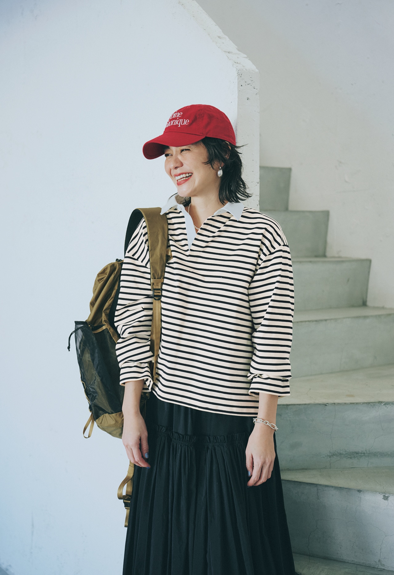 竹下玲奈さんの12closet(トゥエルブクローゼット)【洗える】ラガーシャツ風トップス ネイビー×アイボリーボーダーのコーデ