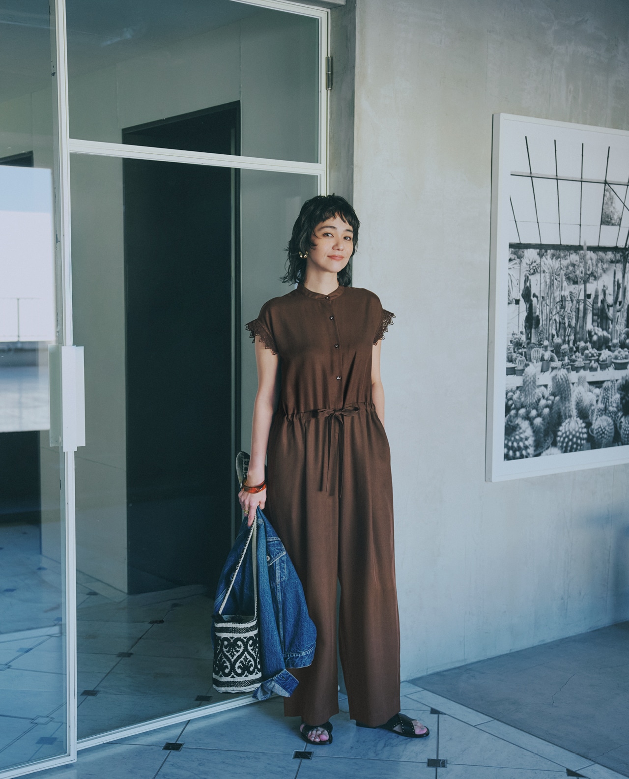 竹下玲奈さんの12closet(トゥエルブクローゼット)【洗える】【DEAR DAYS】繊細レーススリーブの落ち感オールインワンのコーデ