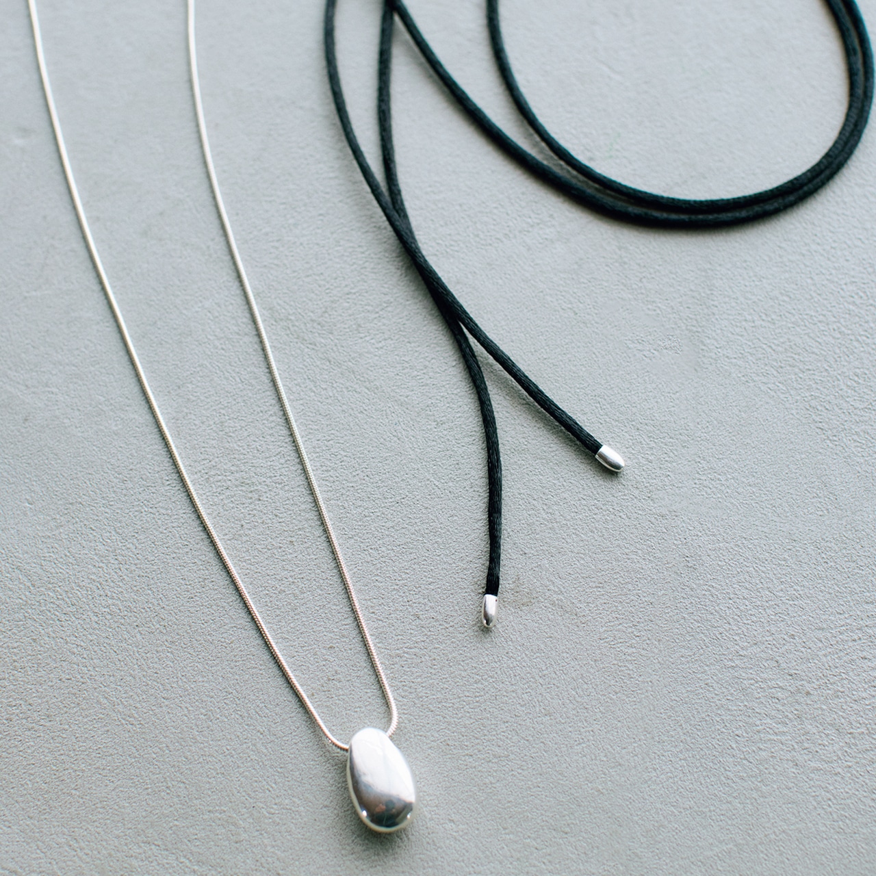 20th Anniv. LEE限定 12closet（トゥエルブクローゼット）【cotine】マルチwayシルバーネックレス〈スネークチェーン＆シルクコード）