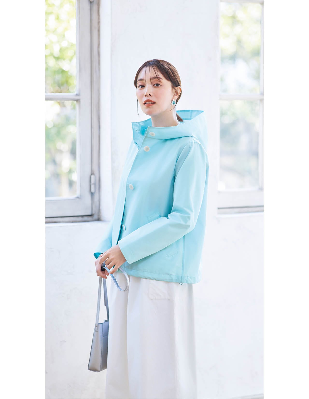 蛯原友里さんのマッキントッシュ フィロソフィー CLUNY（クルニー）のコーデ