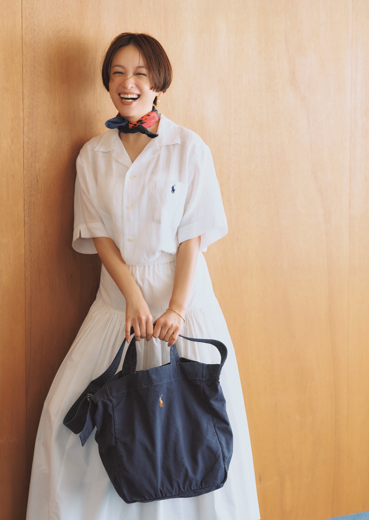 高山都さんのPOLO RALPH LAUREN（ポロ ラルフ ローレン） 【洗える】Classic Fit Linen Camp ShirtとPOLO RALPH LAUREN（ポロ ラルフ ローレン）COTTON CANVAS SHOPPER TOTEのコーデ