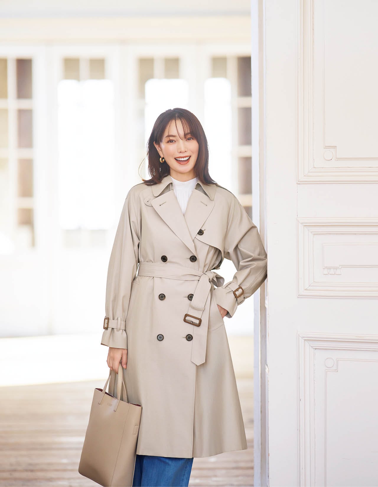 蛯原友里さんのマッキントッシュ フィロソフィー WELBURY（ウェルベリー）　着る人を美しく見せる進化系トレンチのコーデ