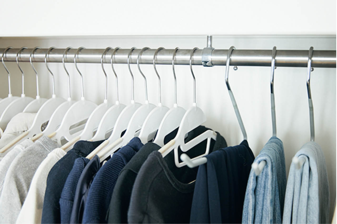 ＼林さんだけは、手間が増えてもお気に入りのハンガーに掛け替え／