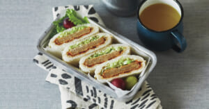 「メンチカツサンド」レシピ／LEE-Pick-up-レシピ【ランチパックに詰めるだけ！】