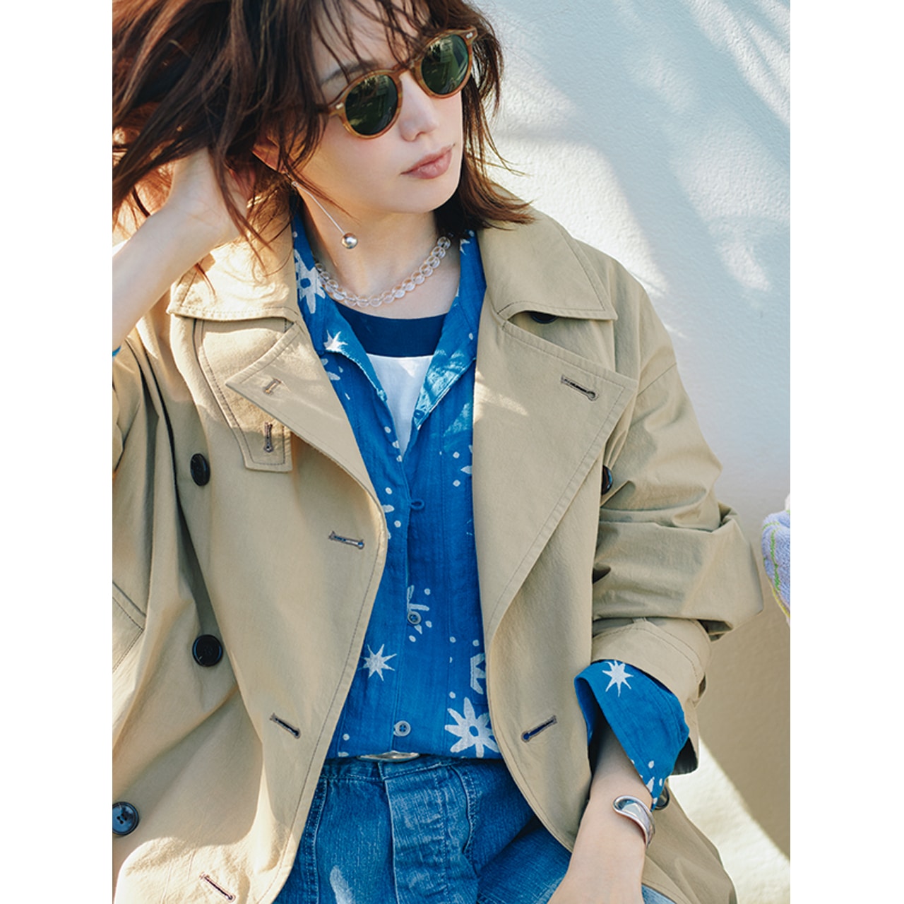 蛯原友里さん コートの中はトーンをまとめて