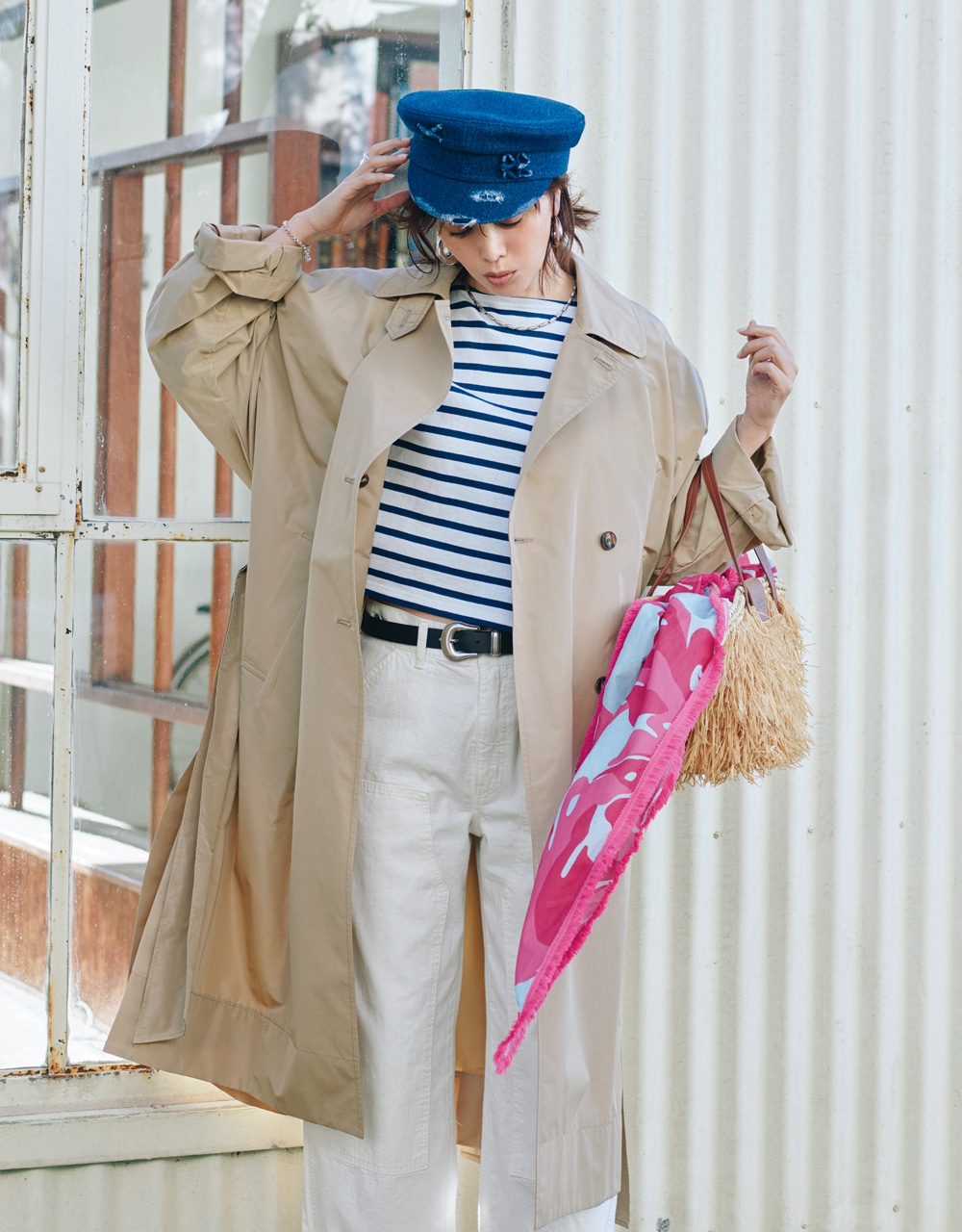 蛯原友里さん 【映えるマリンコーデ】「DÉPAREILLÉ（デパリエ）」のトレンチコート