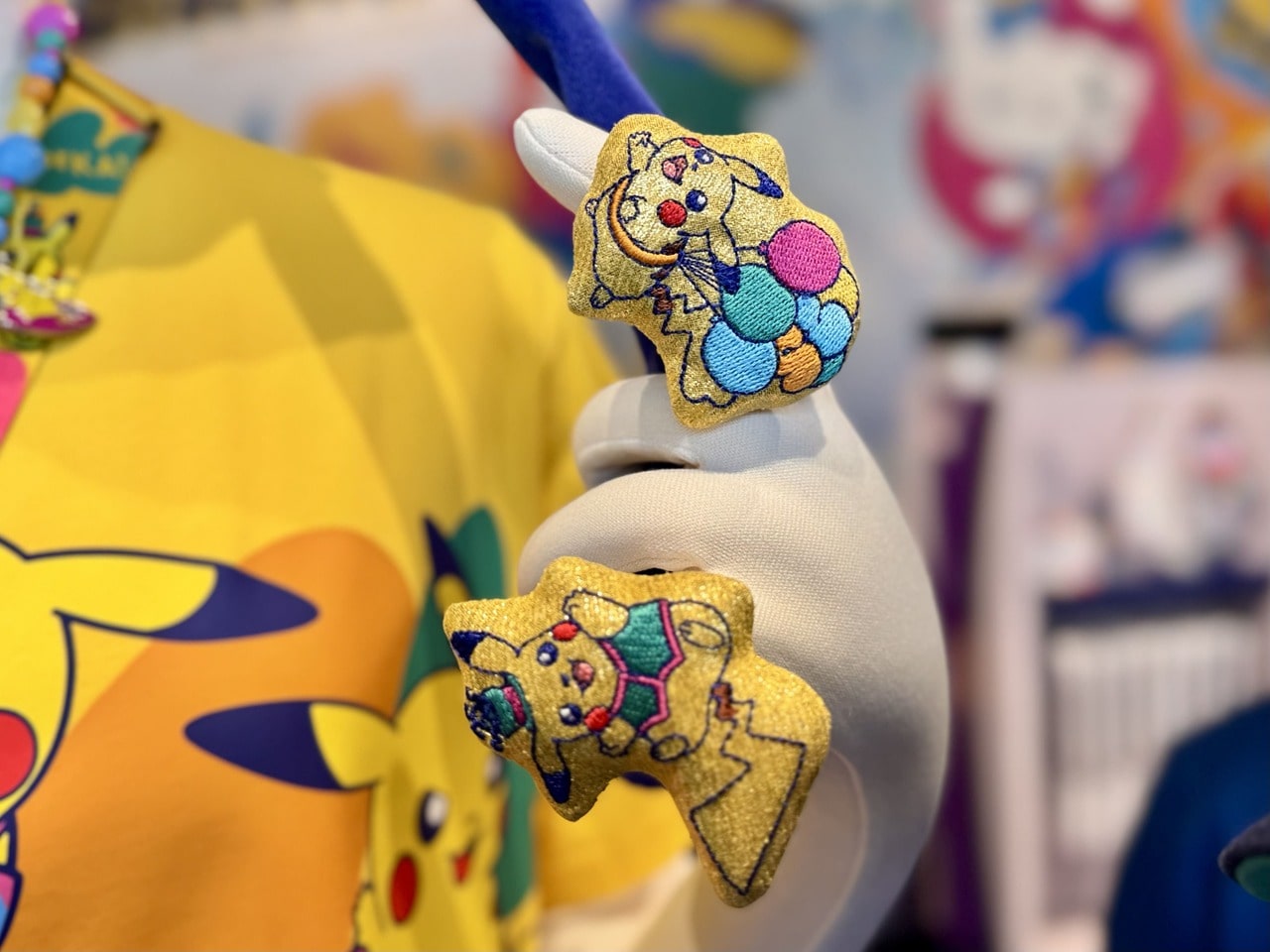 USJ25周年ピカチュウ身に着けグッズ「ブラッシュリング」着用イメージ