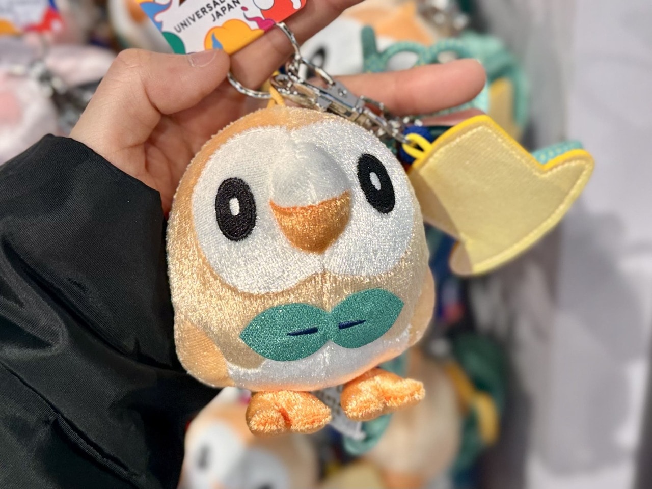 USJ25周年ピカチュウ身に着けグッズ「モクローぬいぐるみキーチェーン」