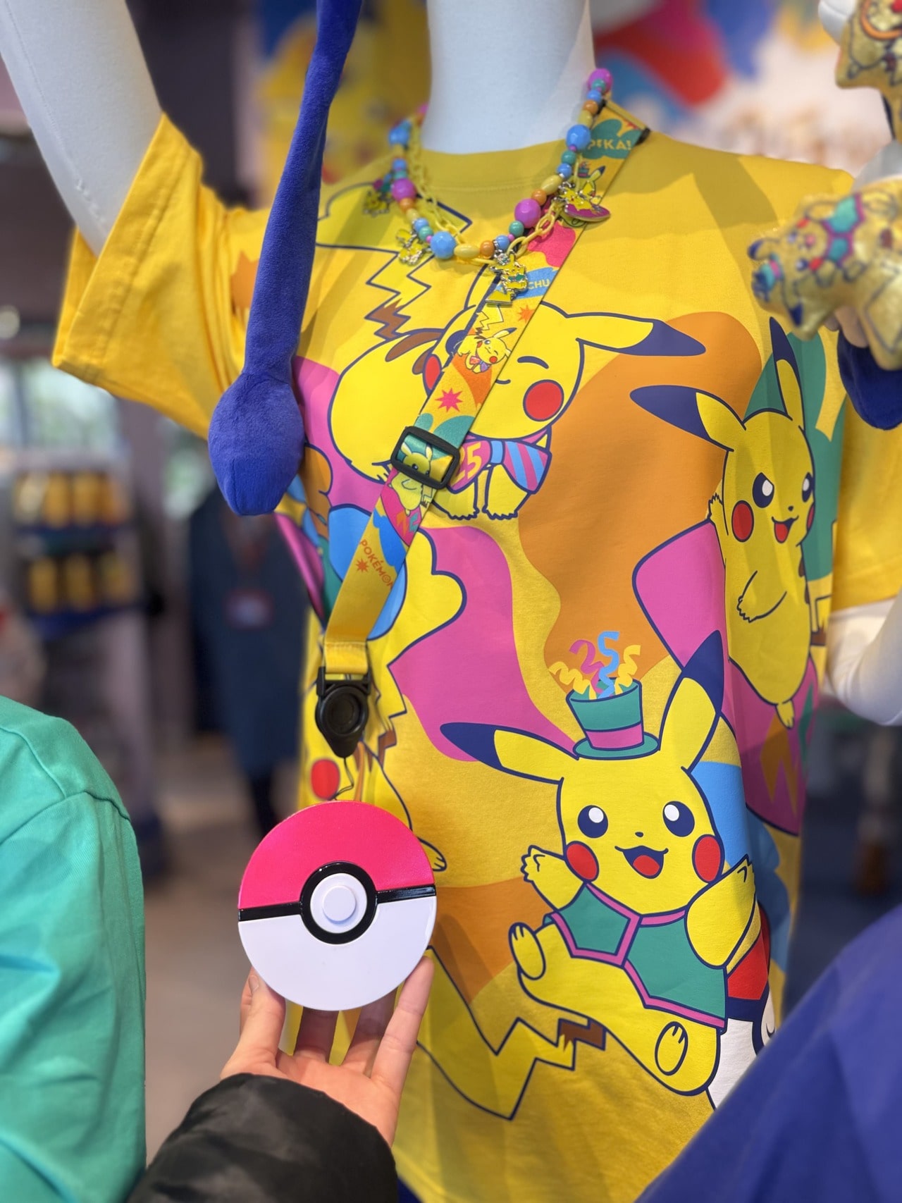 「USJ25周年ピカチュウ身に着けグッズ「ラムネ」着用イメージ