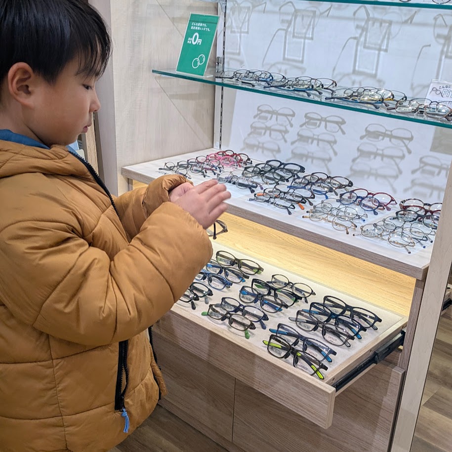 眼鏡市場　キッズ眼鏡　こども売り場