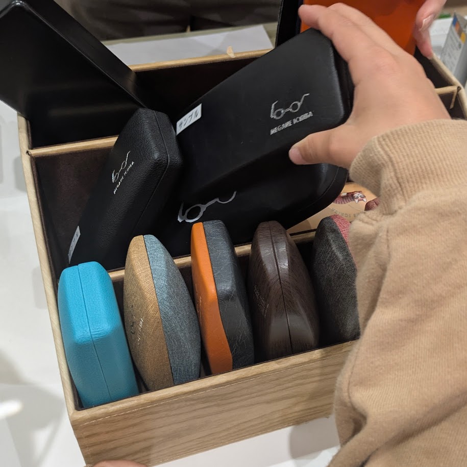 眼鏡入れ　無料　眼鏡市場