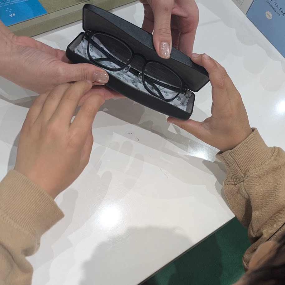 眼鏡の取り扱い方　眼鏡市場　子供への接客