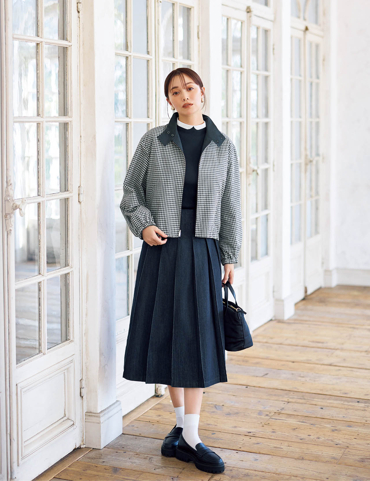 蛯原友里さんのマッキントッシュ フィロソフィー RAWMARSH（ローマーシュ）のコーデ