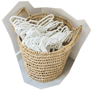 幅を取らないニトリのプラスチック製薄型ハンガーが便利