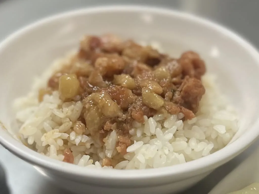 台湾「梁記嘉義鶏肉飯」　魯肉飯