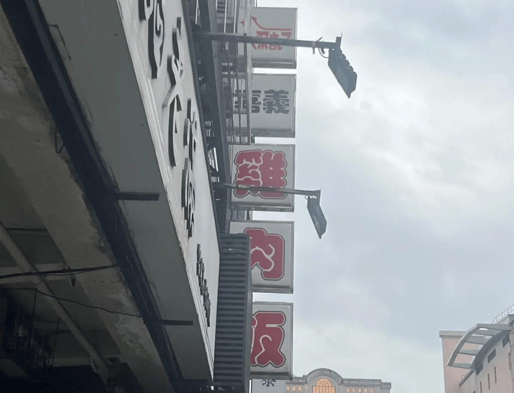 台湾「梁記嘉義鶏肉飯」　外観