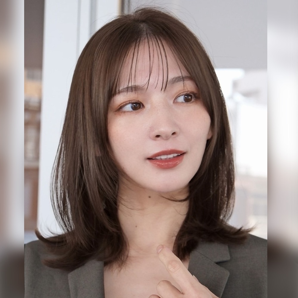 きちんと＆華やかを両立する重く見えないミディアムレイヤー　アザーカット０１