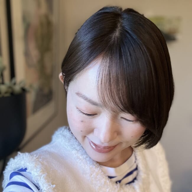 【30代ママ春ヘア】前髪ありのふんわりショートボブ