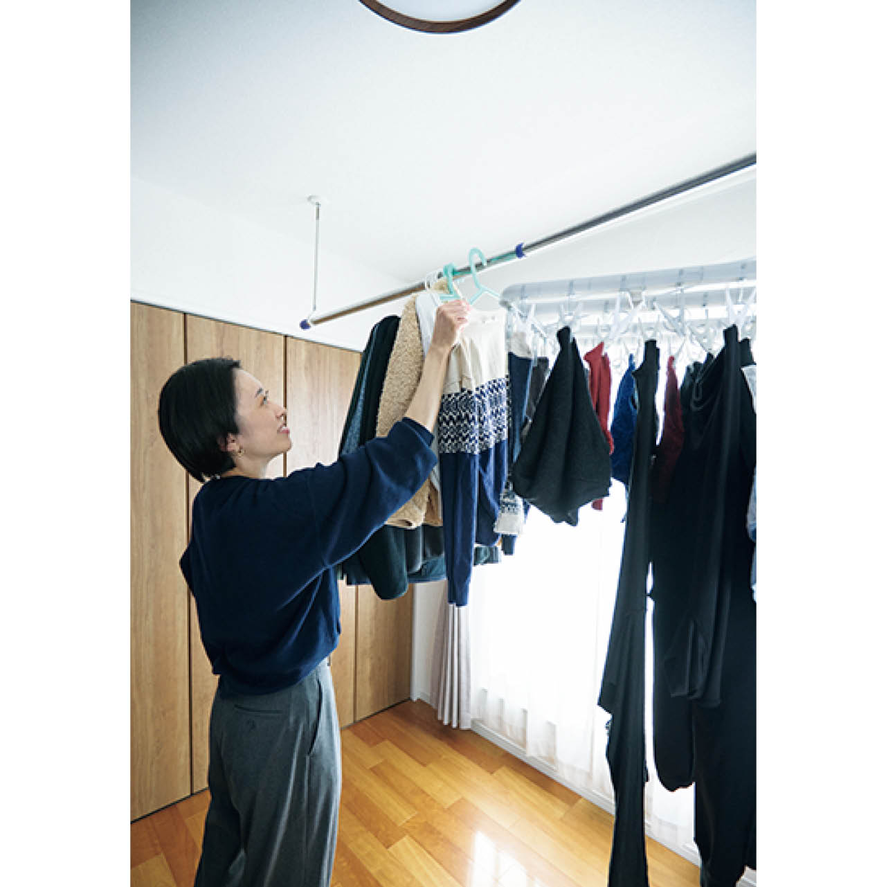 物干しバーのある部屋で干す準備