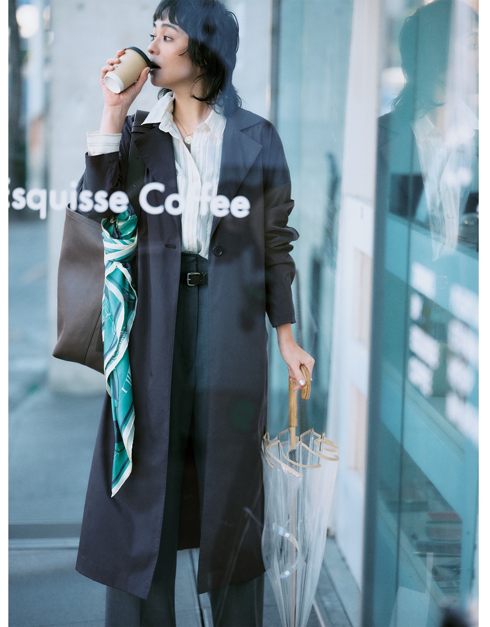 天気がコロコロ変わる春の日も、きれいめ撥水アウターがあれば万全！ 竹下玲奈さん