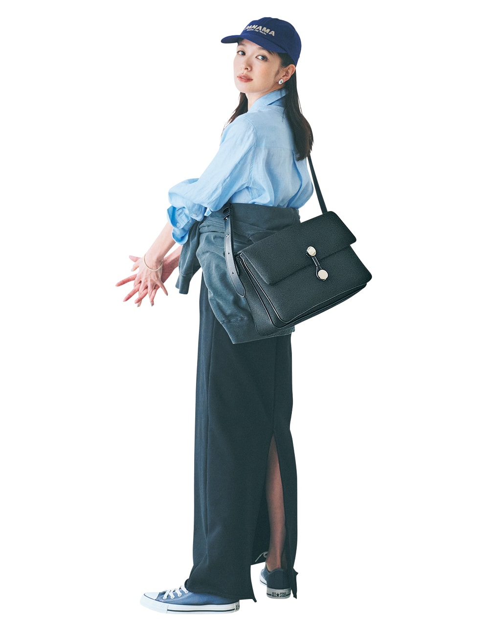 森 絵梨佳さん ADD CULUMNの黒バッグコーデ