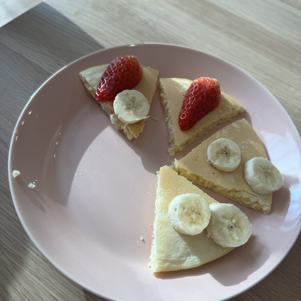 パンケーキ　バナナ　イチゴ