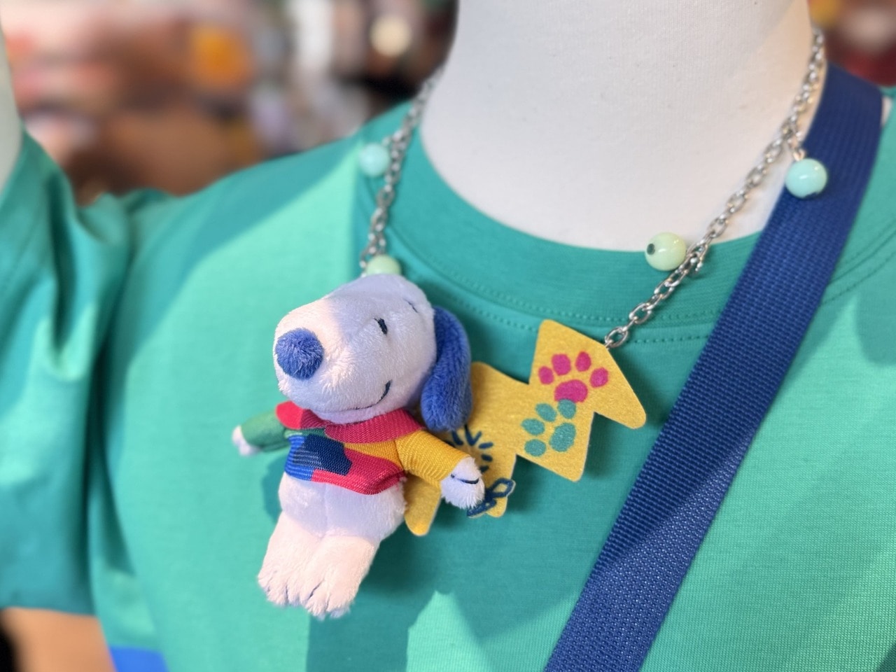 USJ25周年PEANUTS™・スヌーピーのアイテム「ネックレス」着用イメージ