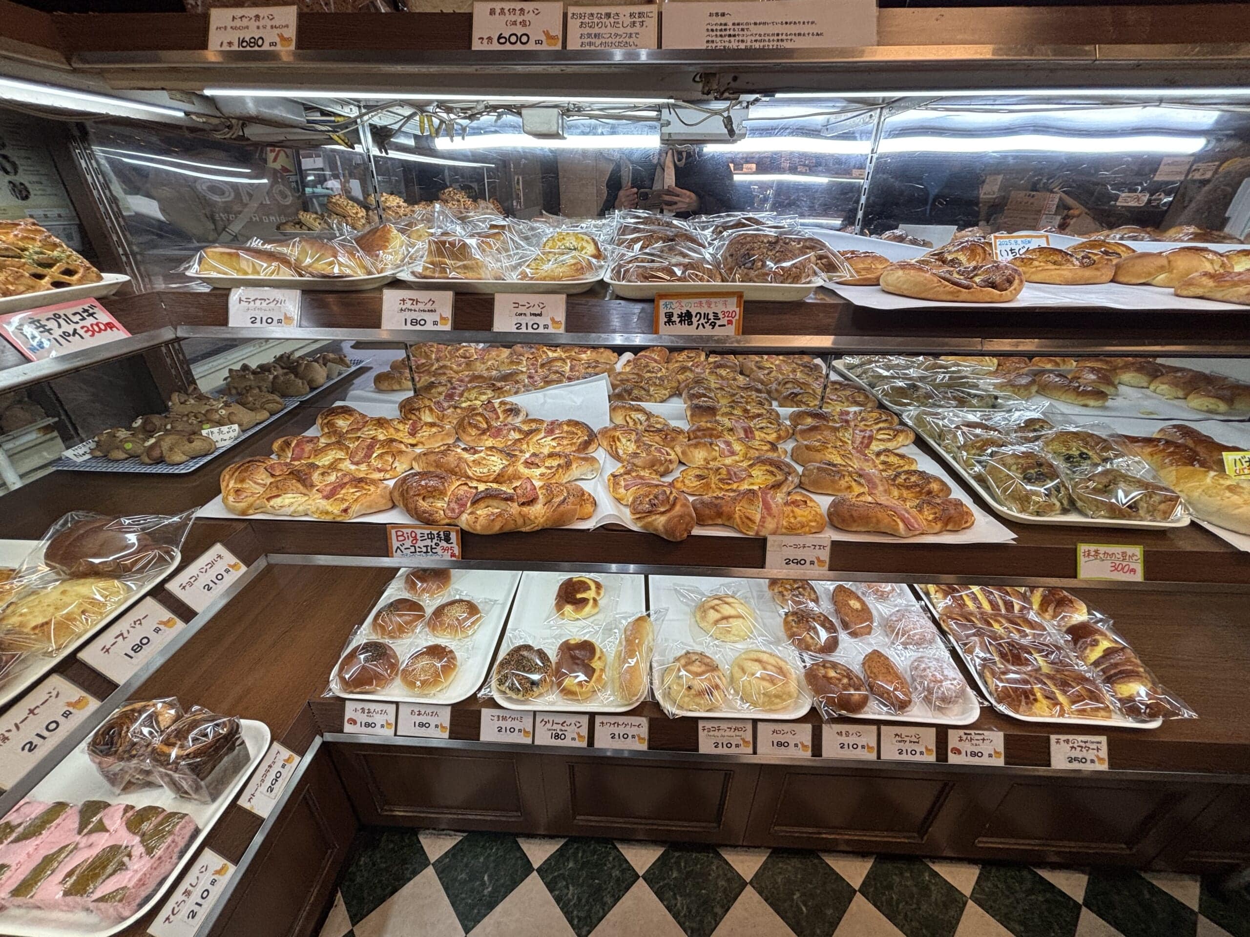 パン ブラザース アベのパン陳列