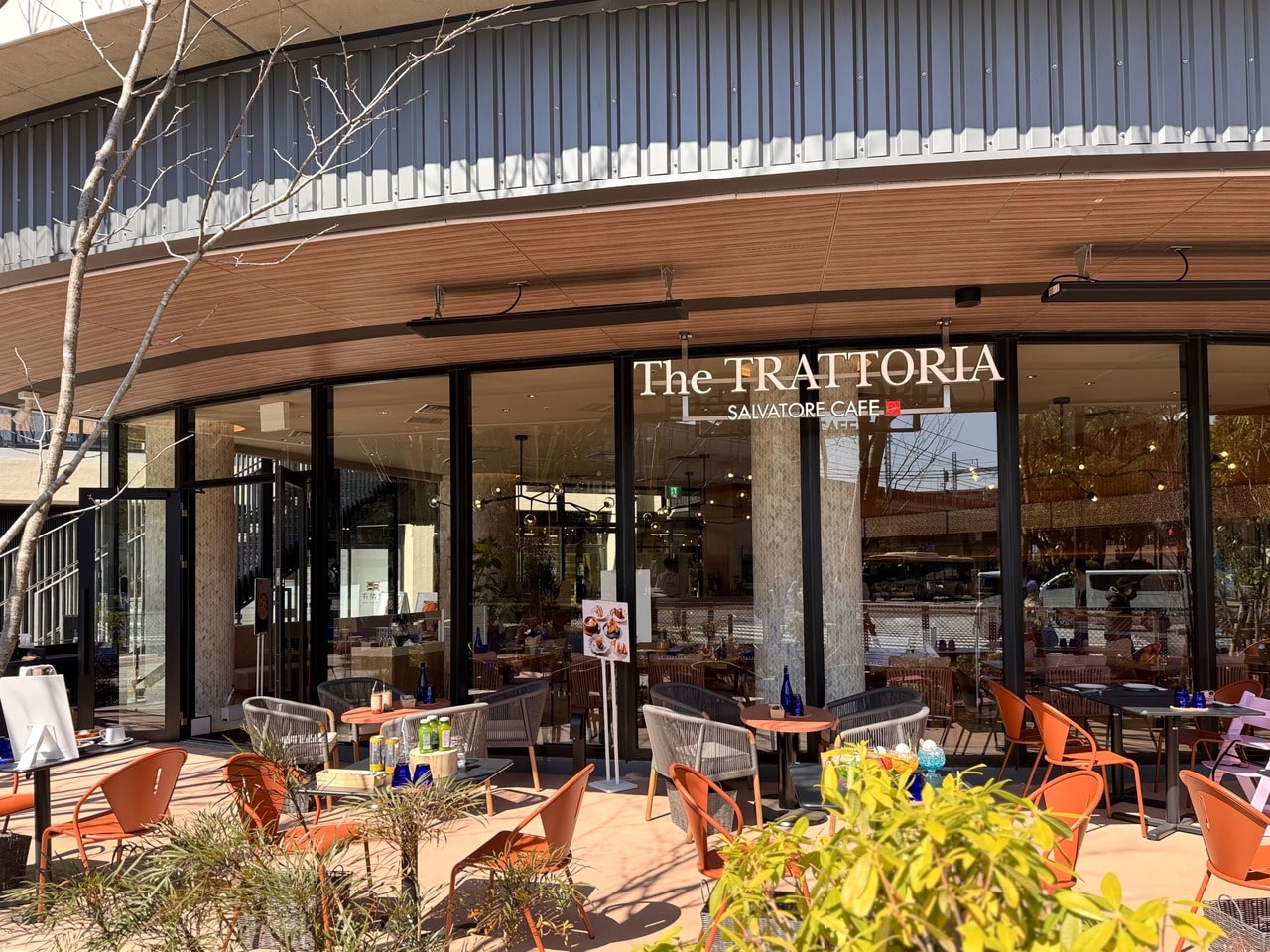 ベースゲート横浜関内、子連れランチにおすすめ「The TRATTORIA SALVATORE CAFE」外観