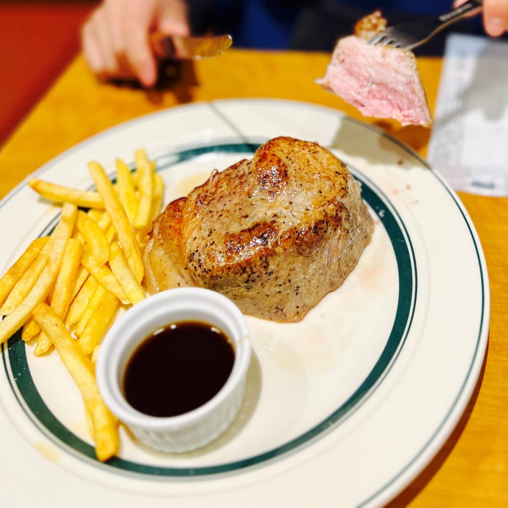 マロリーポークステーキ　藤沢店
カナダ産マッキンリー(450g/フライドポテト)
大麦仕上三元豚雲取山(350g/フライドポテト)　ライス
大麦仕上三元豚高尾山(270g/マッシュポテト＆クリームスピナッチ)
