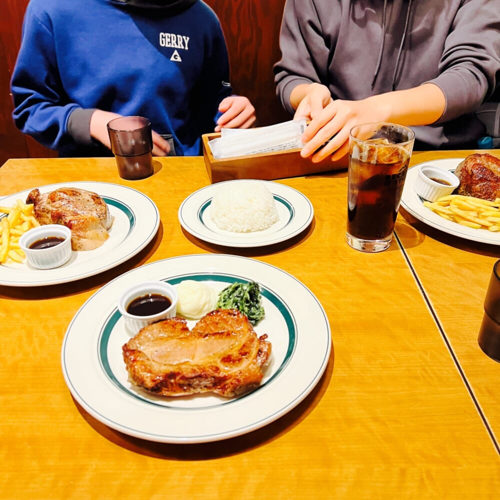 マロリーポークステーキ　藤沢店
カナダ産マッキンリー(450g/フライドポテト)
大麦仕上三元豚雲取山(350g/フライドポテト)　ライス
大麦仕上三元豚高尾山(270g/マッシュポテト＆クリームスピナッチ)
