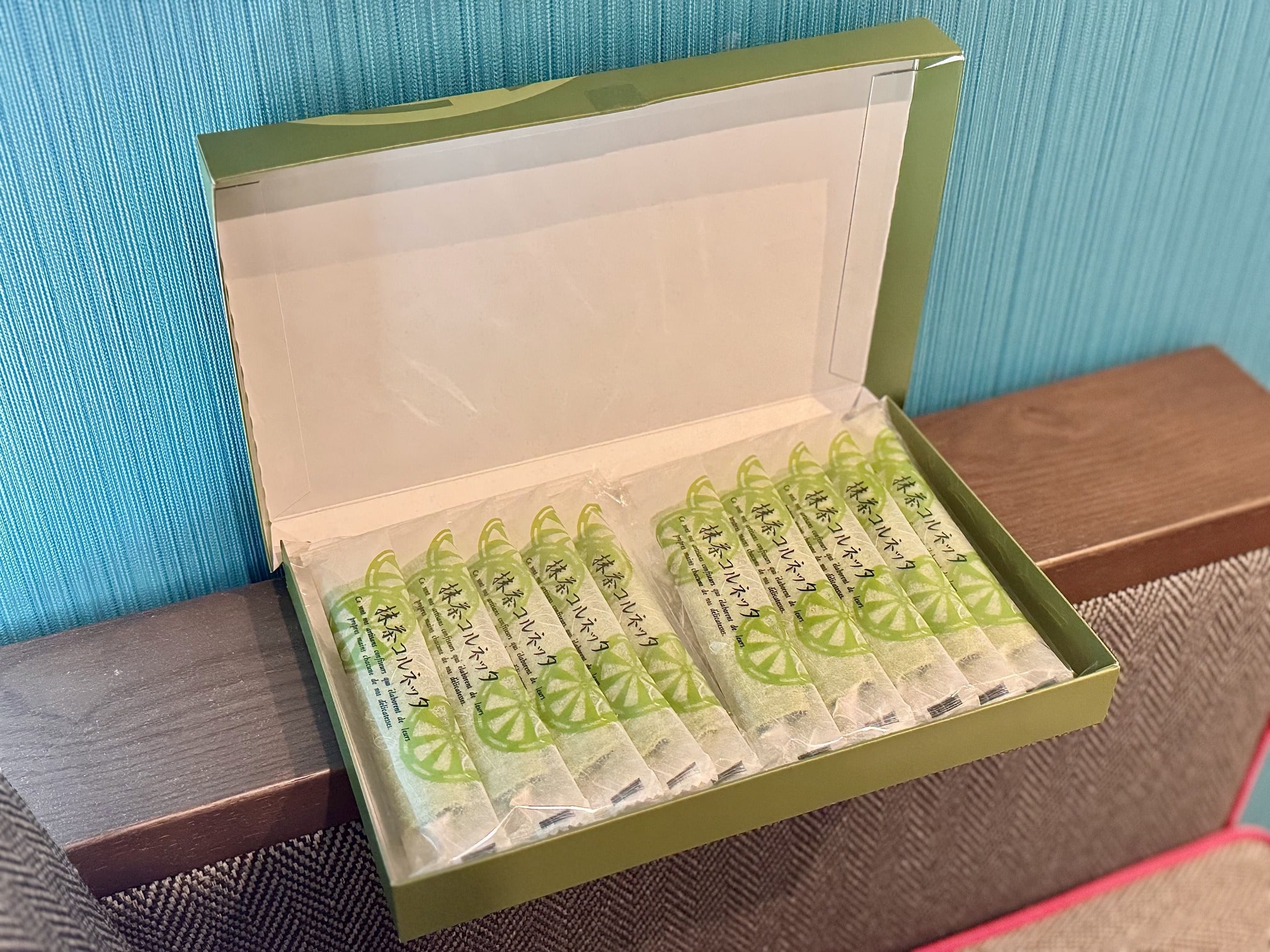 【京洋菓子司ジュヴァンセル 】抹茶コルネッタ 10本入り パッケージを開けた状態