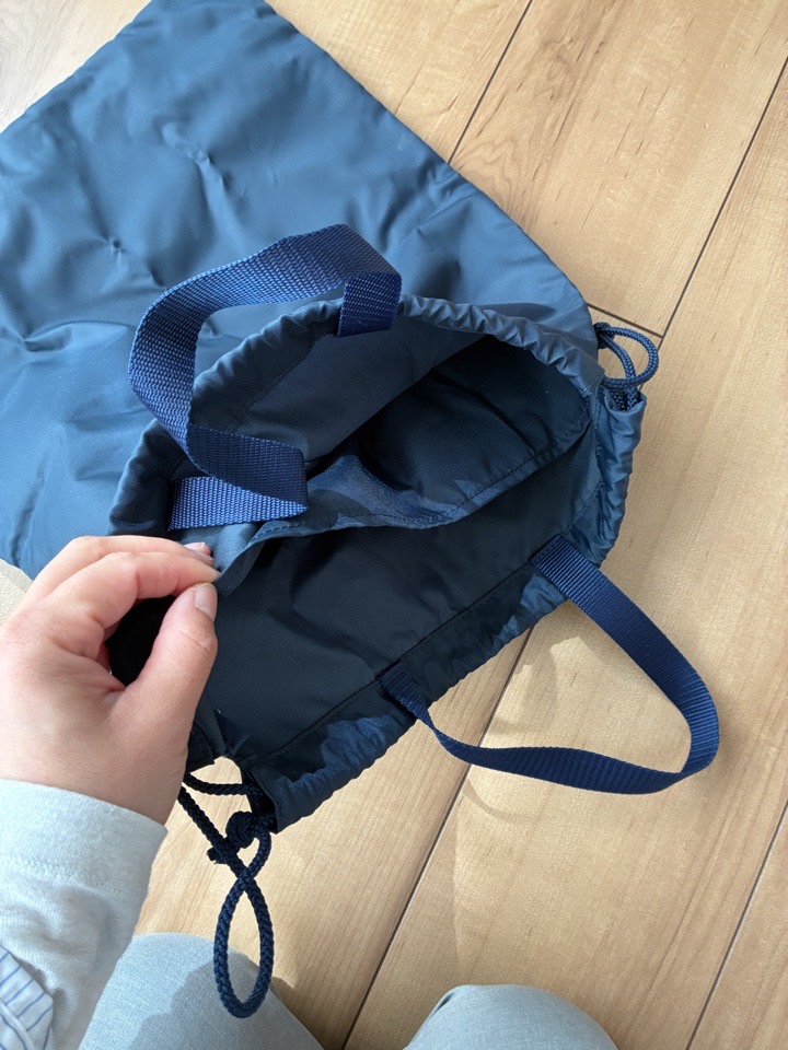 下足入れのしきりの部分