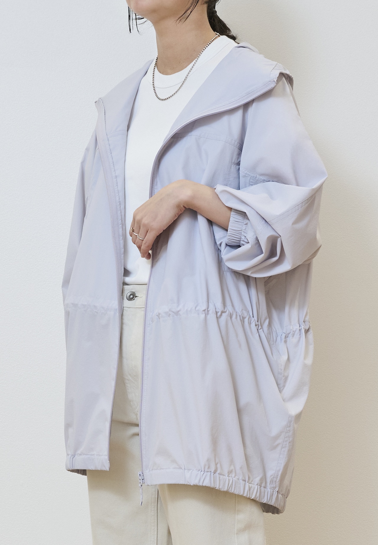 ユニクロユー UVカットシアーオーバーサイズパーカのシルエット