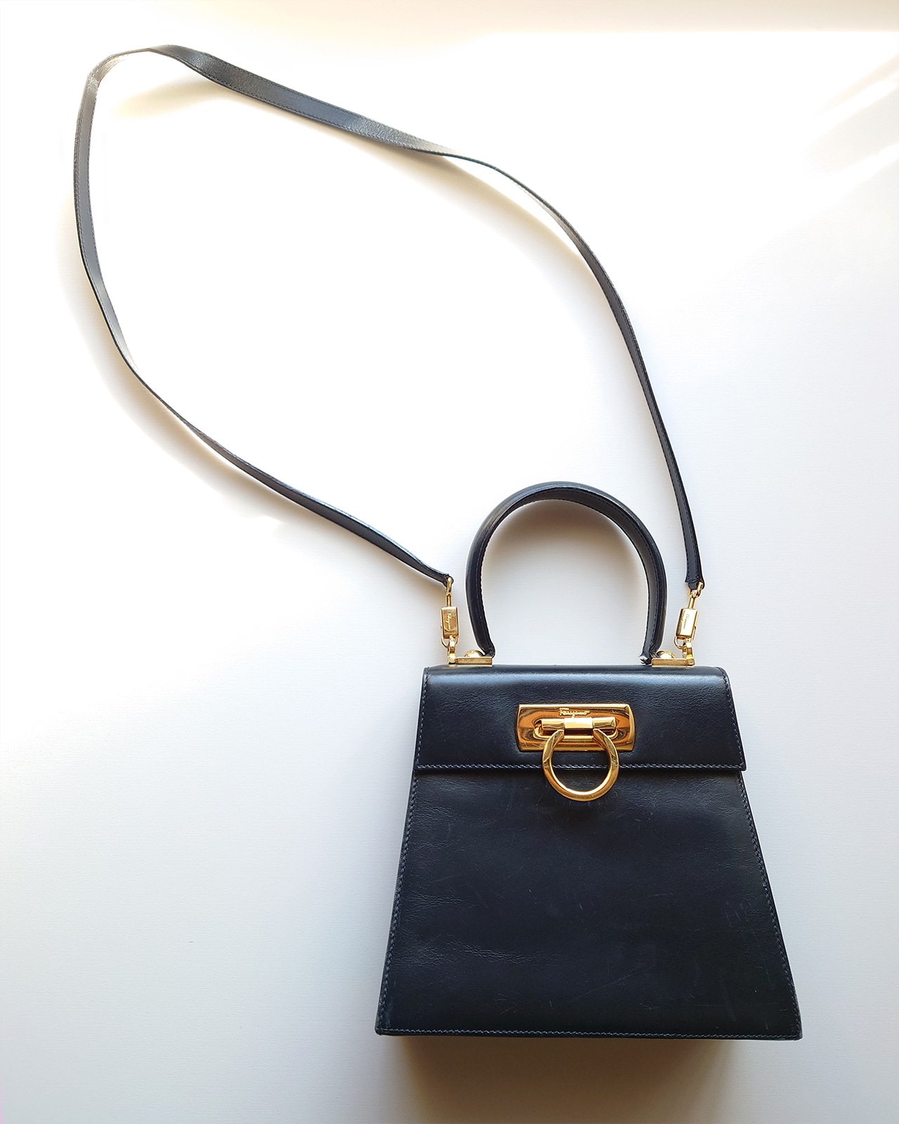 フェラガモ　Salvatore Ferragamo Gancini Top Handle Bag