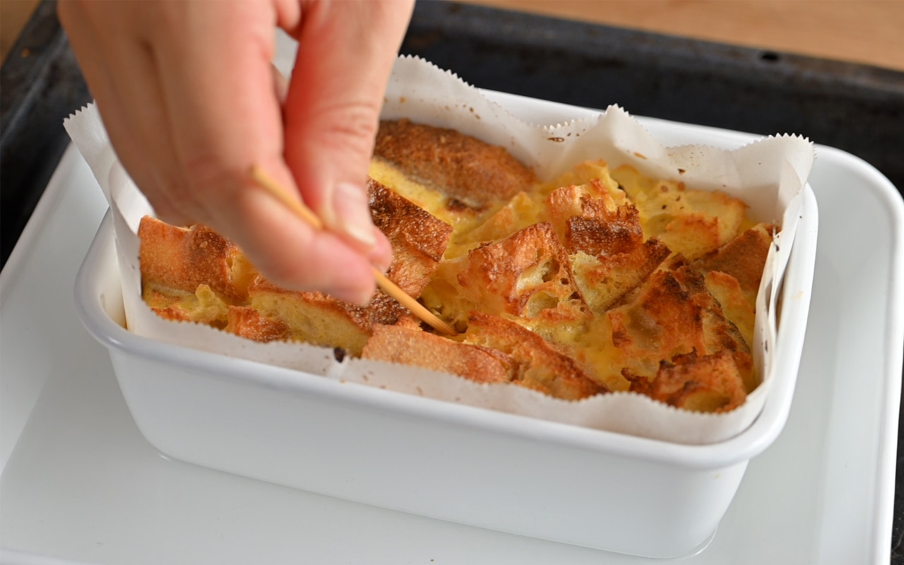 竹串を刺してみて液が出てこなければ焼き上がり。